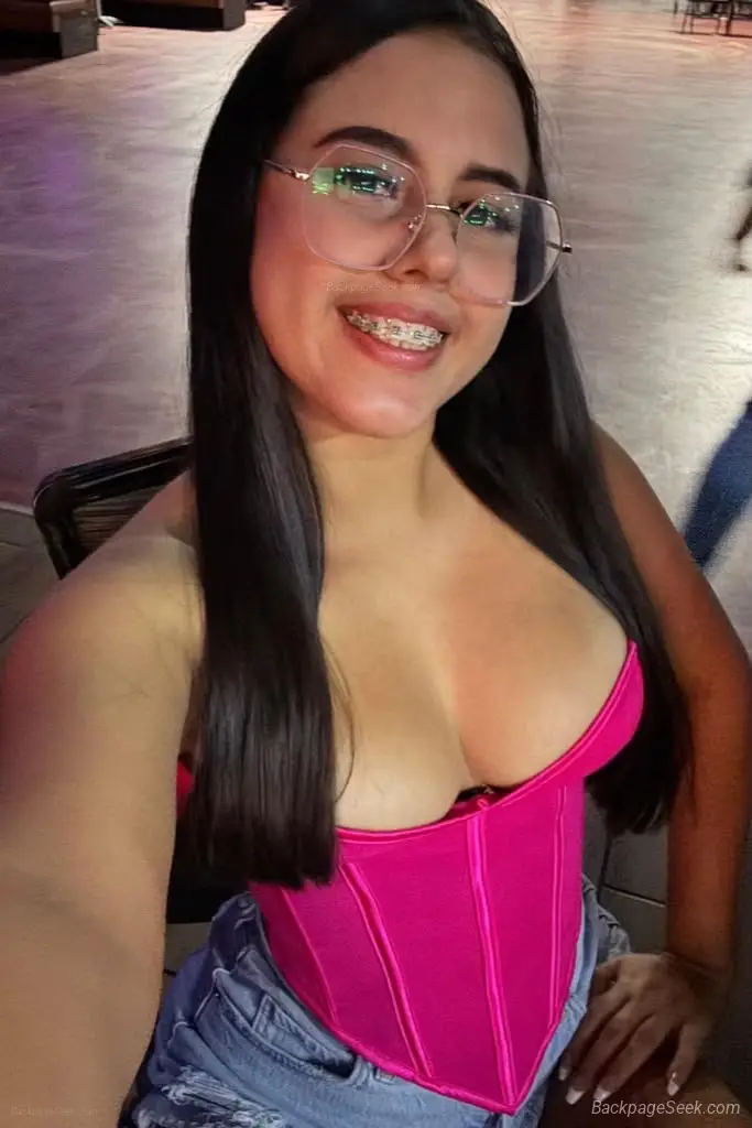 chica timida en tu ciudad