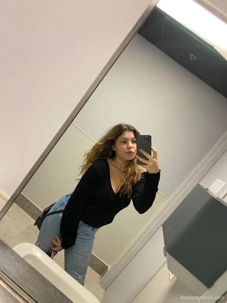 fun flrty busty blonde local girl in Seattle – Women Seeking Men photo 2
