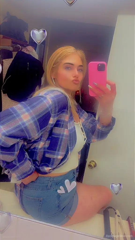 Pretty Ass Lolaa&Friends My BlowJobs come w an EyeRoll Toe-Curl
