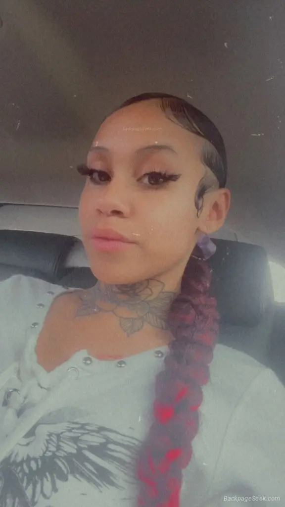 Young and petite in Tacoma – Women Seeking Men photo 3
