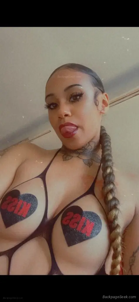 Young and petite in Tacoma – Women Seeking Men photo 6