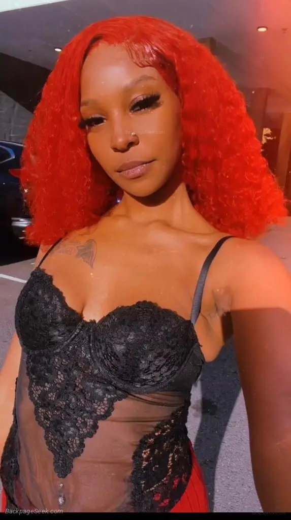 Looking to have a good time with a young sexy chocolate peti... in Tacoma – Women Seeking Men photo 2