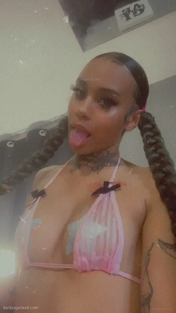 Young and petite in Tacoma – Women Seeking Men photo 4