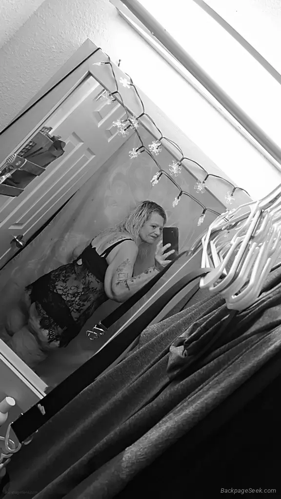 working today from 10 till noon if you wanna cum thru wont b... in Tacoma – Women Seeking Men photo 6