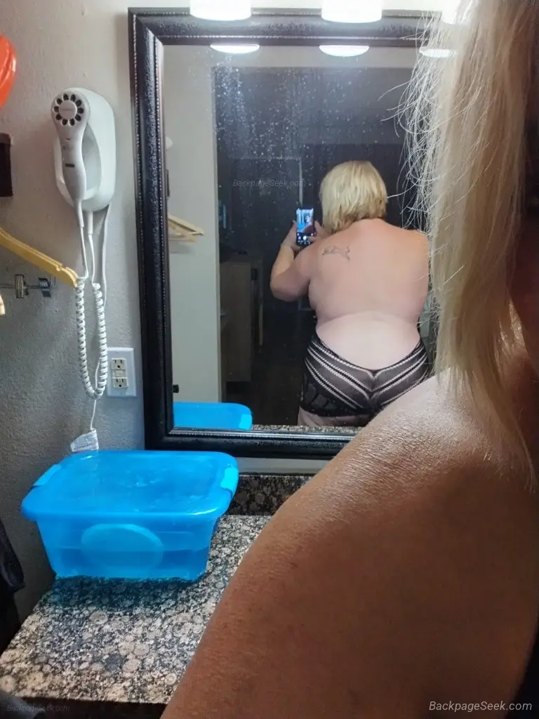 TGIF Labor Day weekend is here Come enjoy your hard earned t... in Tampa – Women Seeking Men photo 3