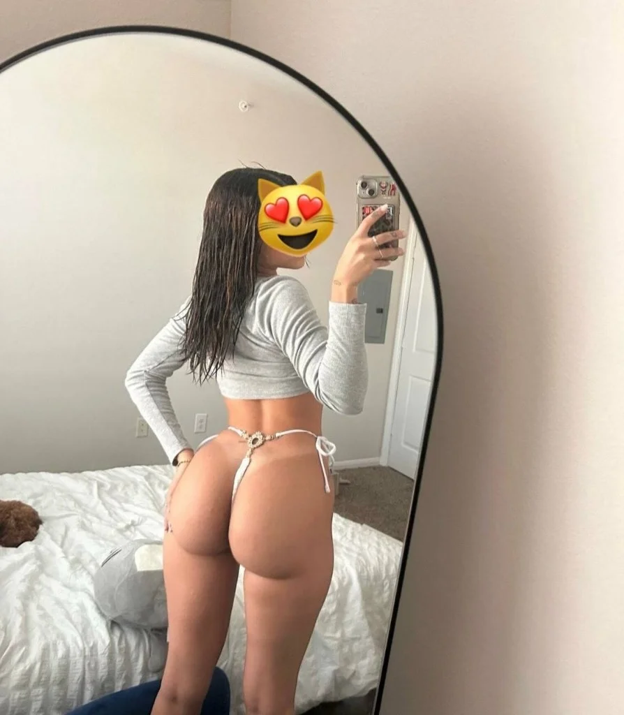 Hi, baby , I'm a Latina girl available 24/7 to fulfill all your