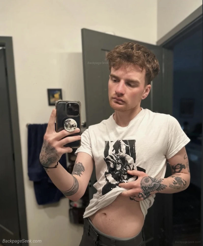 Confident Genuine Easygoing Trans Man in Vancouver – TS / Transgender photo 2