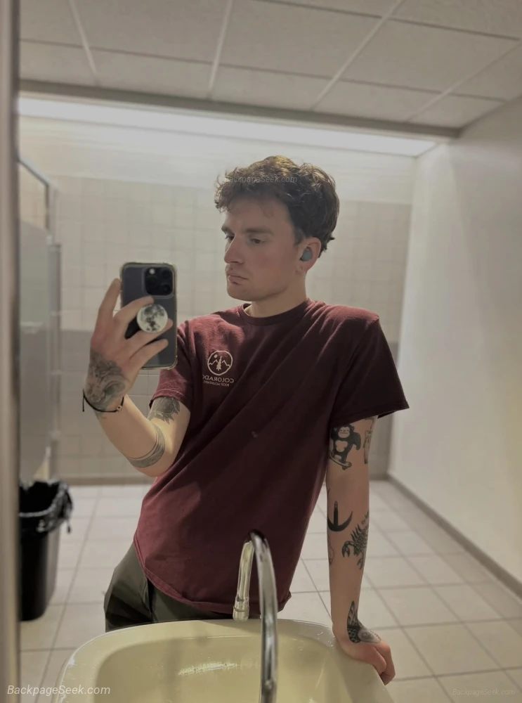 Confident Genuine Easygoing Trans Man in Vancouver – TS / Transgender photo 5