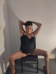 Erotic brunette ! 40$ car play today !