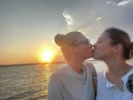 Two Lesbian Girls Seeks Guy Who Lives to Lick 🍑👅👭