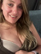 Do you like single mom 💦 Cum Play with Me