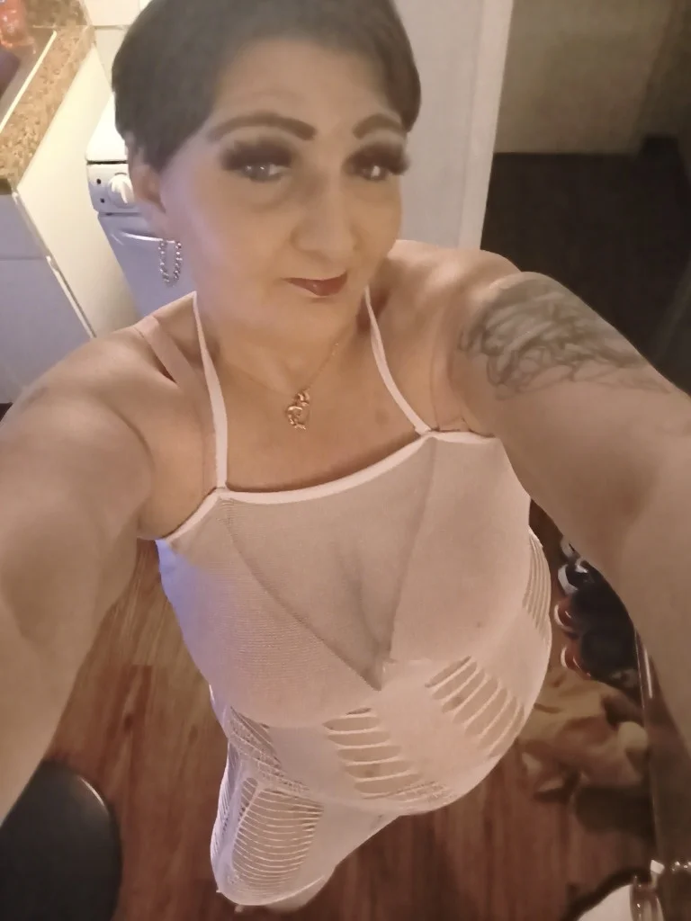 Weekend Specials going on now Dont miss out Unbeatable Deals... in Akron – Women Seeking Men photo 2