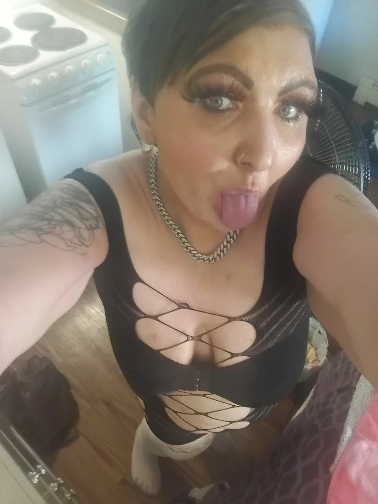 Weekend Specials going on now Dont miss out Unbeatable Deals... in Akron – Women Seeking Men photo 3