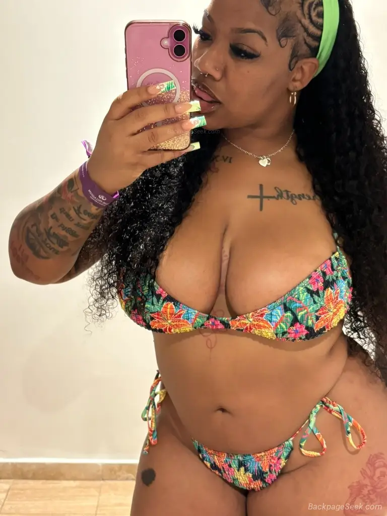 Very Sweet And Petite Hot Sexy Women FACETIME SHOW/CONTENT available