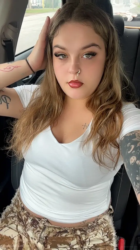 white tatted tight wet and fun in Akron – Women Seeking Men photo 2