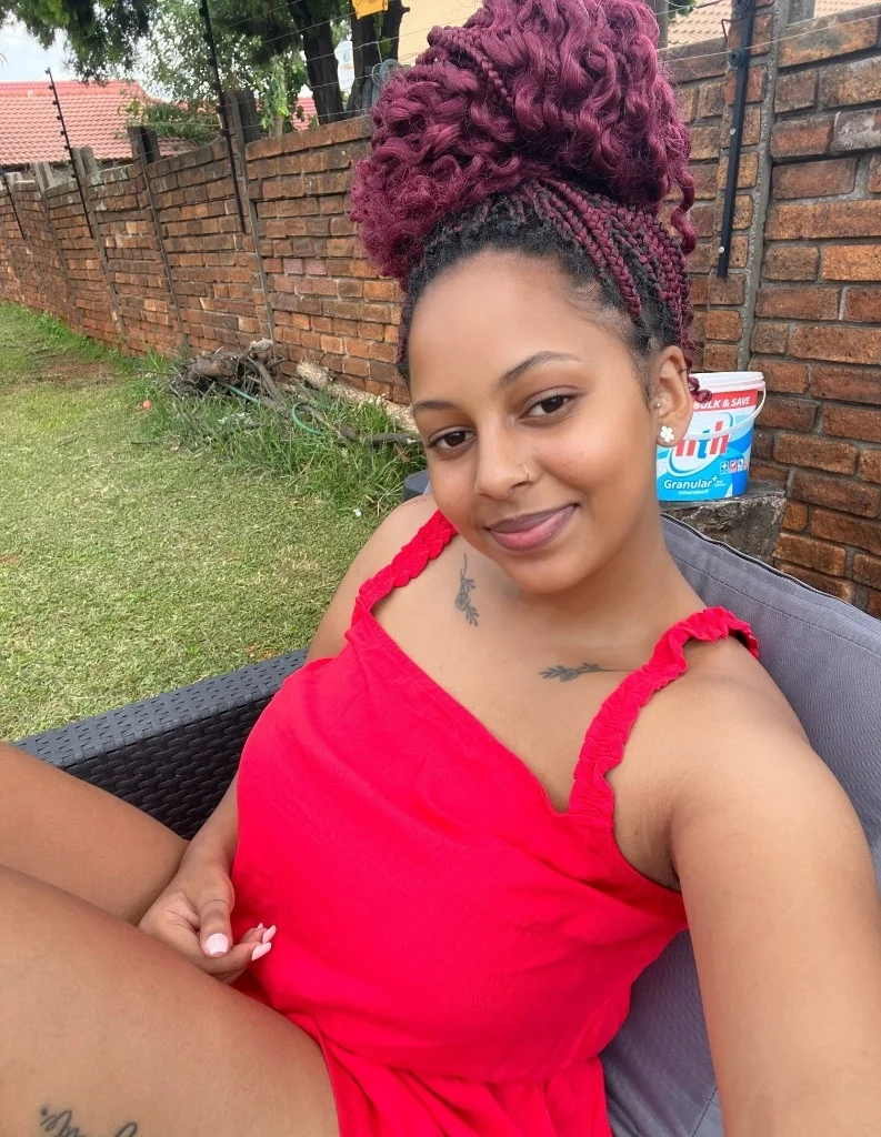 Flirty Smiles Easy Chemistry in Albany – Women Seeking Men photo 3