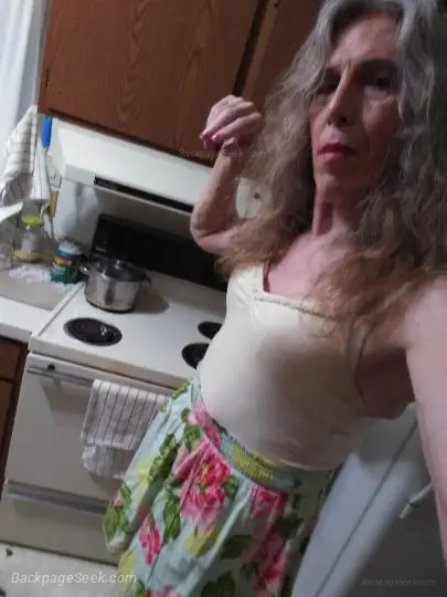 Available for outcall in Albany