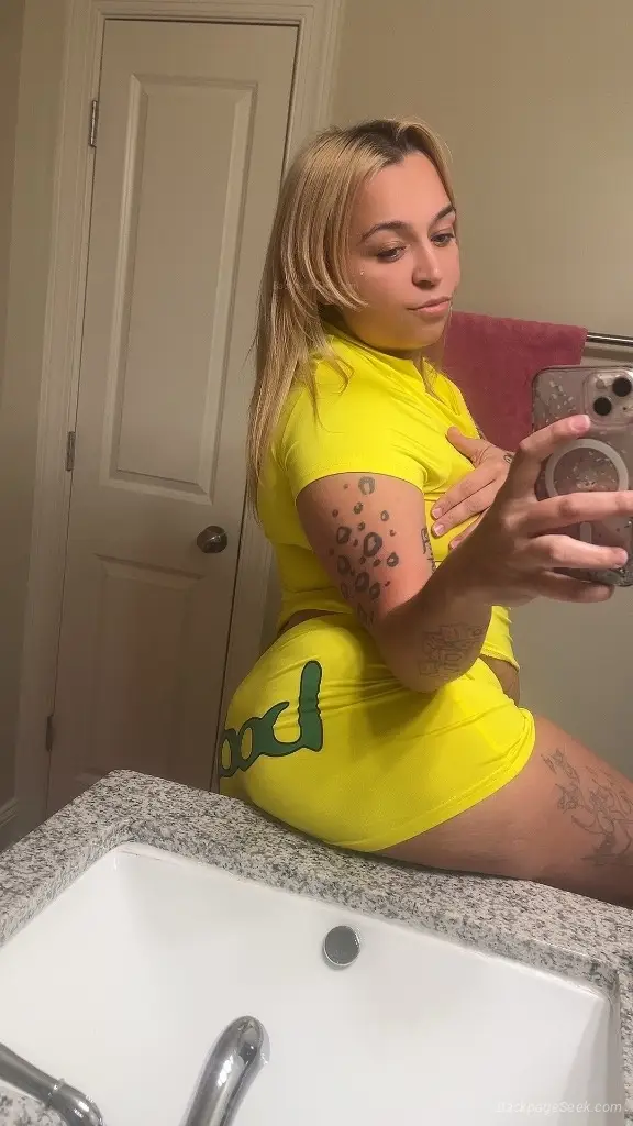 HELLO LOVERS I AM AVAILABLE CALL ME OR SEND ME A TEXT MESSAGE I'm very hot