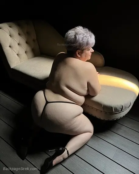 MILF with CURVES Juicy Pussy Enjoying the confidence that co... in Albany – Women Seeking Men photo 6