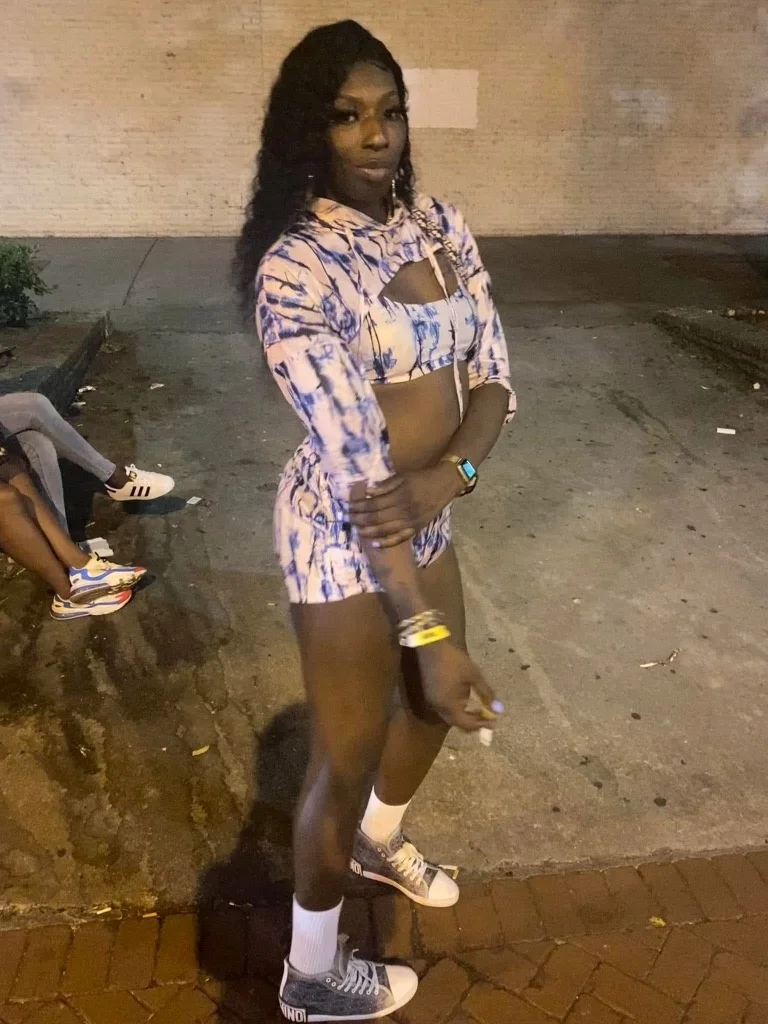 IM ONLY SPITTING OUT LISTERINE iSWALLOW in Atlanta – Women Seeking Men photo 3