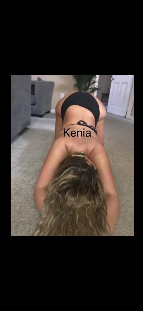 Latina Hermosa Available