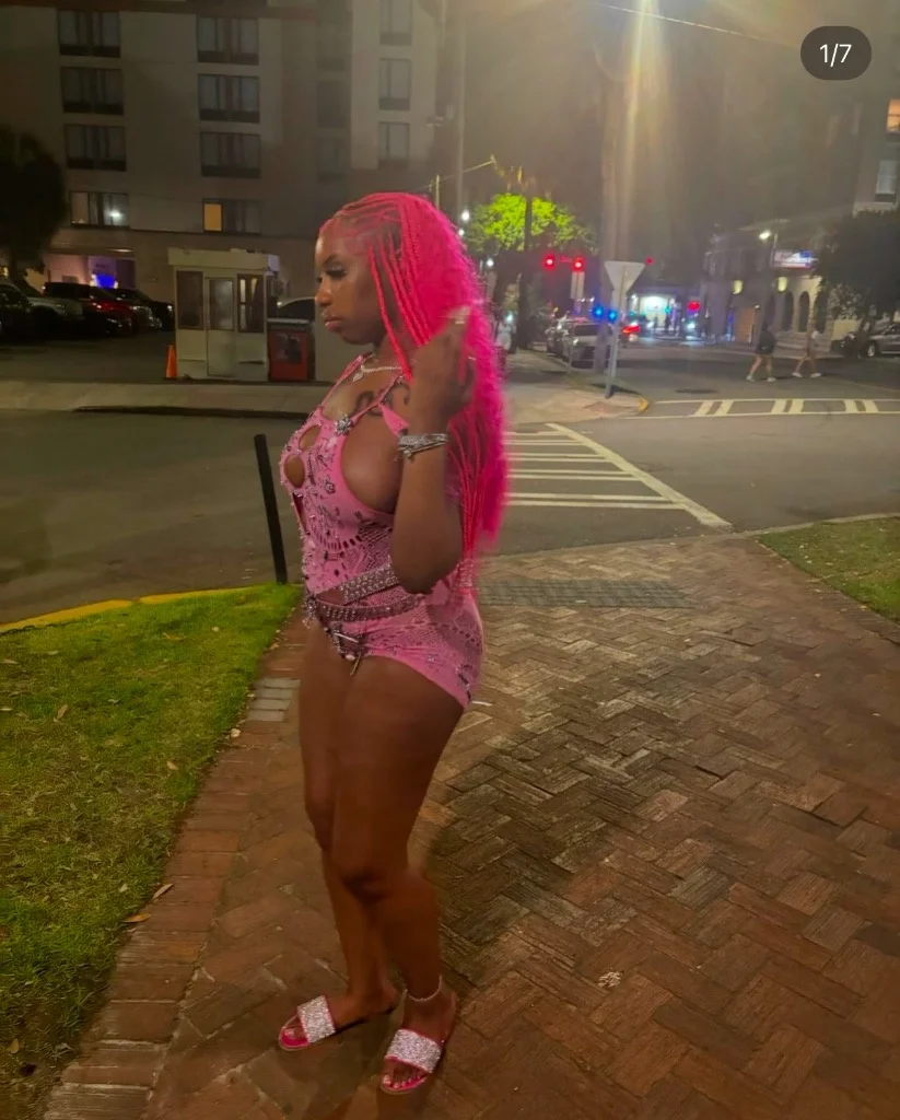 INCALL/OUTCALLS BIG BOOTY INCALL 100QV 130HHR.... OUTS 150QV 170HHR....