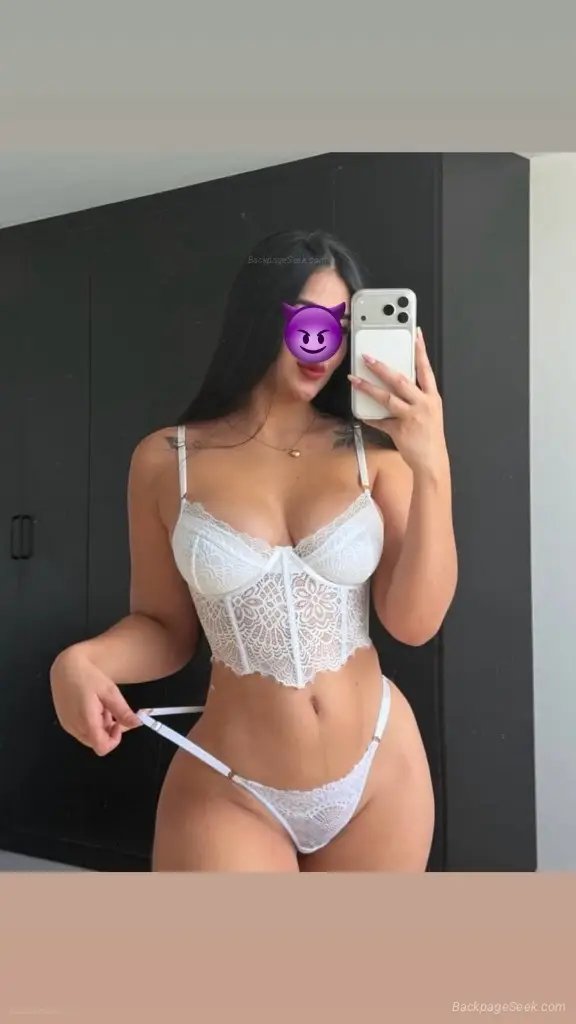 Hi love, I'm Liz. I'm available to give you an unforgettable time.