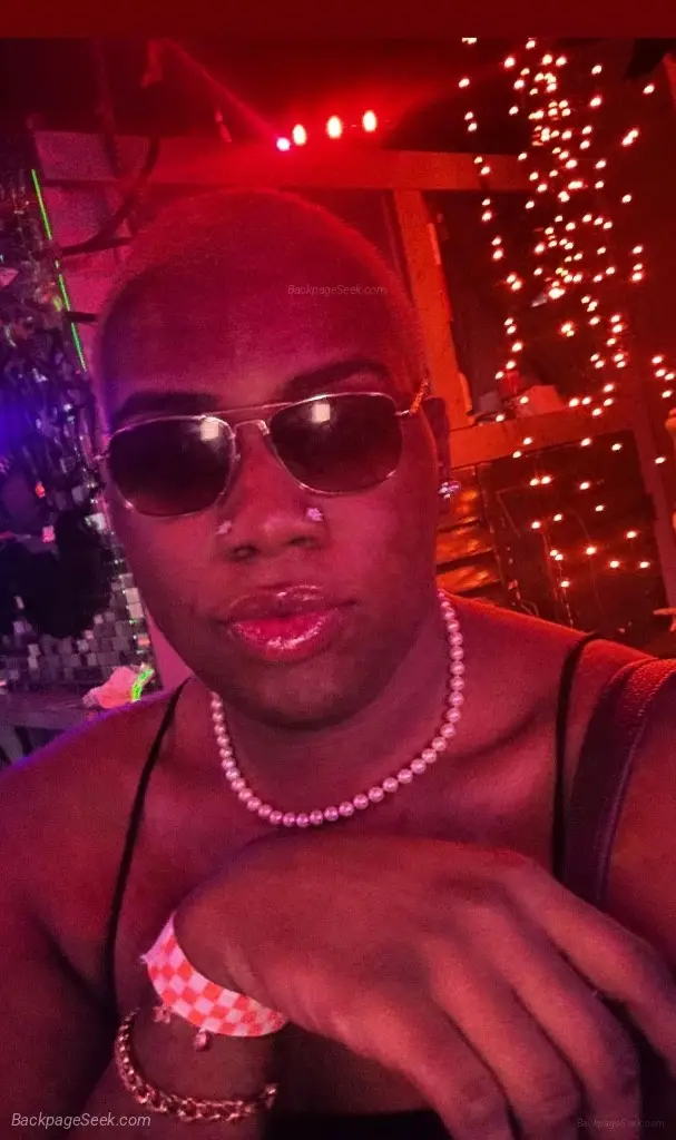 throat goat with a soft smooth pink hole ready to be pounded... in Atlanta – Women Seeking Men photo 2
