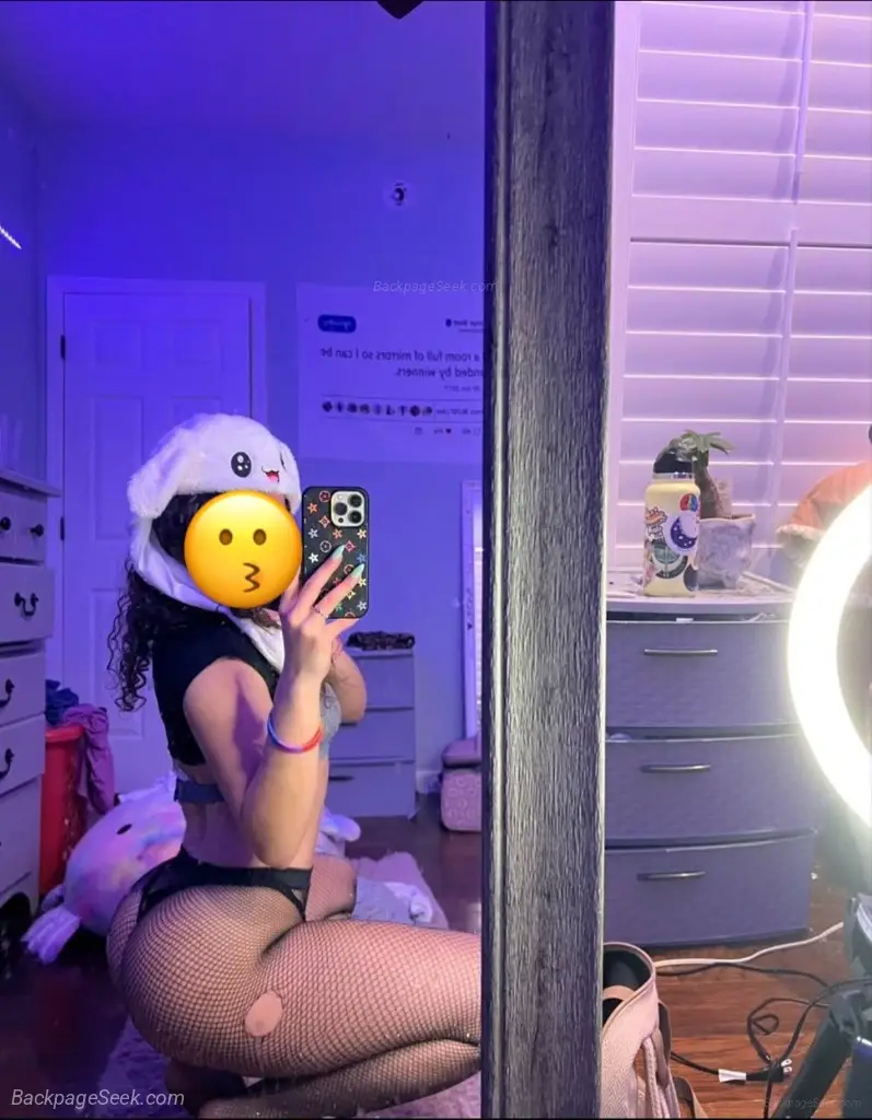 I m available love now Latina sexy
