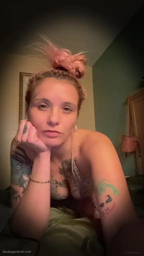 I just want my pussy lips wrapped around your dick cumm here in Atlanta – Women Seeking Men photo 4