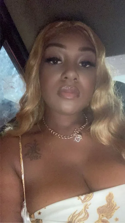 Even more beautiful in person cute fun and sporty. Let's have fun