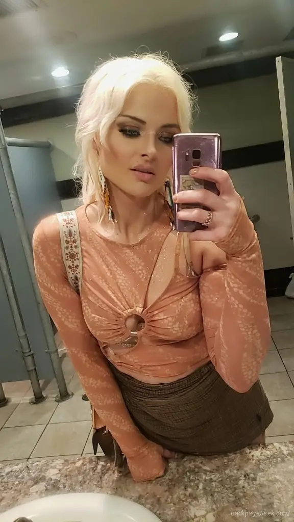 Blonde bombshell located in Downtown Augusta in Augusta – Women Seeking Men photo 3