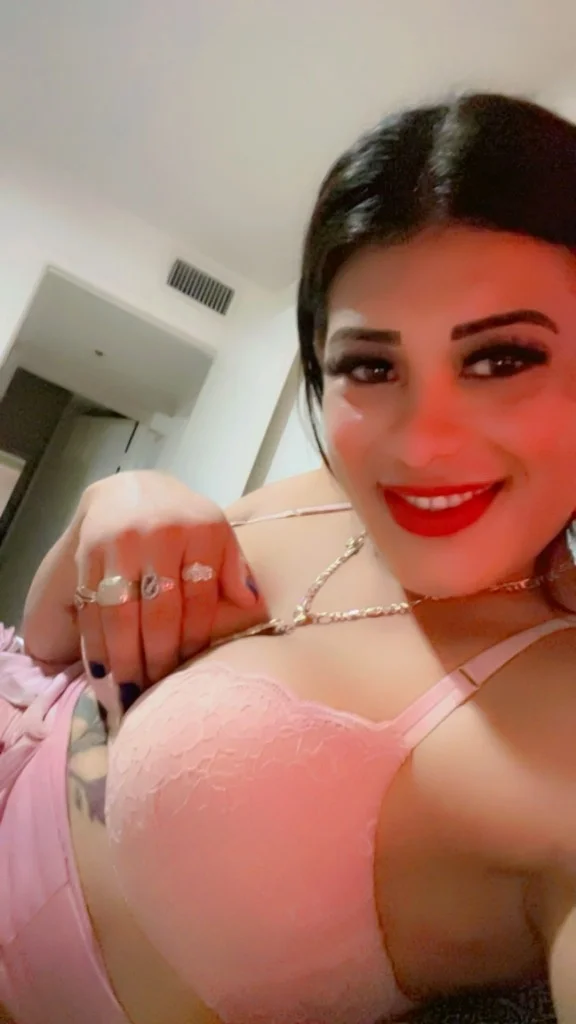 Estefany in Austin – Women Seeking Men photo 5