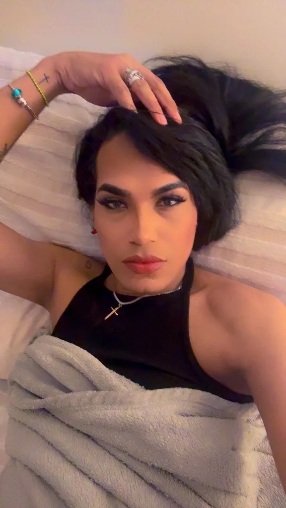 New in your city shy Latina girl in Austin – Women Seeking Men photo 4