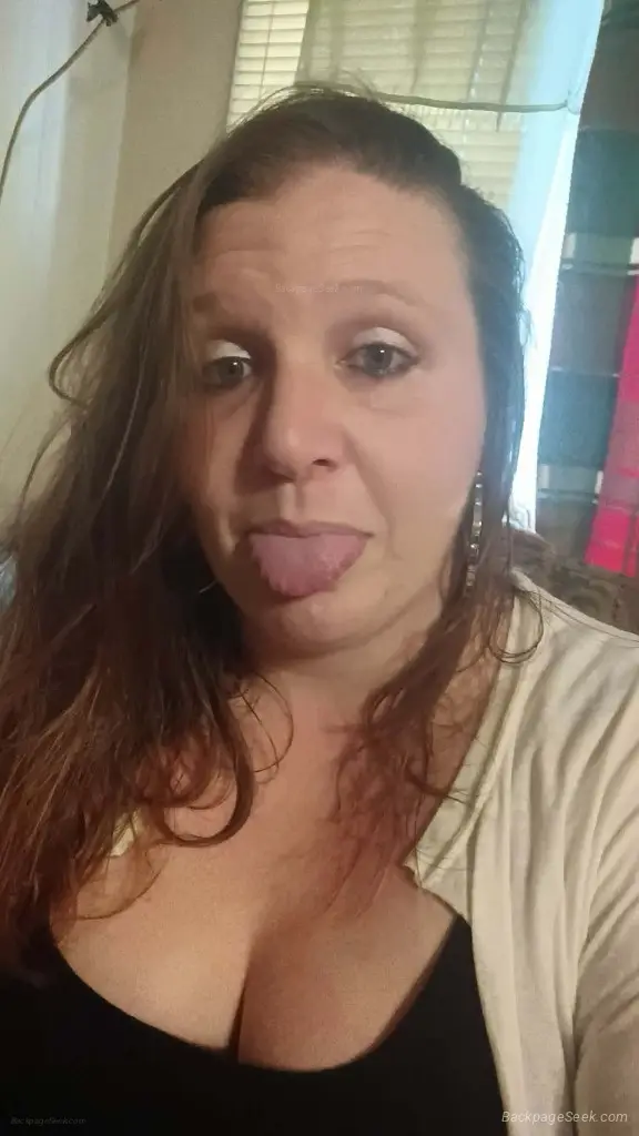 I'm a nice girl available outgoing Southern Bombshell in Austin – Women Seeking Men photo 3