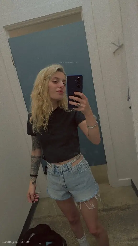 tiny cute and hard to read in Austin – Women Seeking Men photo 2
