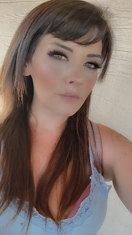 Come get lost in my green eyes in Bakersfield - Women Seeking Men photo 4