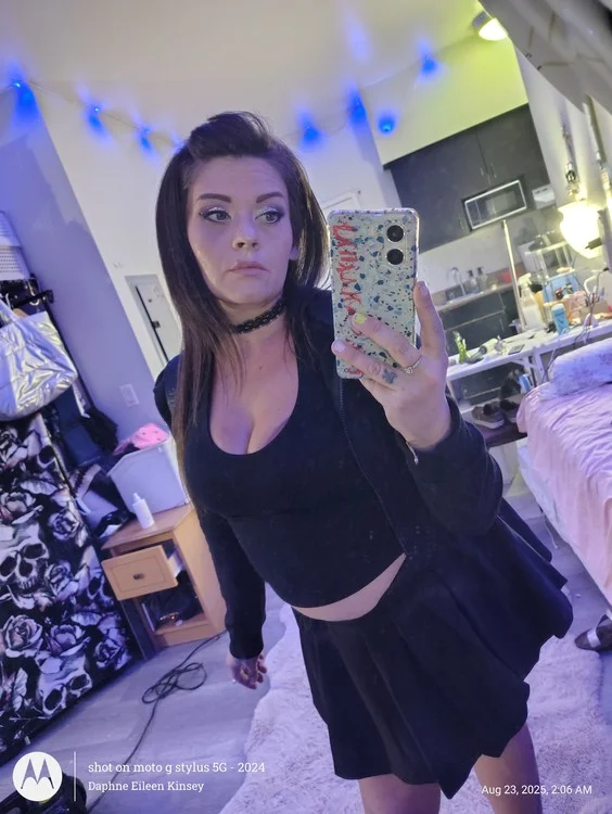 Come get lost in my green eyes in Bakersfield - Women Seeking Men photo 6
