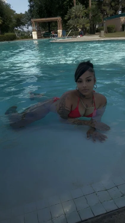 New pics SmokinHott summertime babe in Bakersfield - Women Seeking Men photo 4
