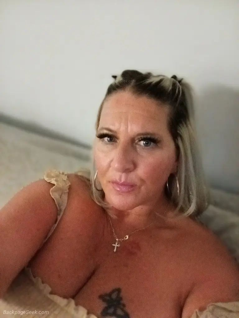 let me lighten your load in more then one way in Bakersfield – Women Seeking Men photo 3