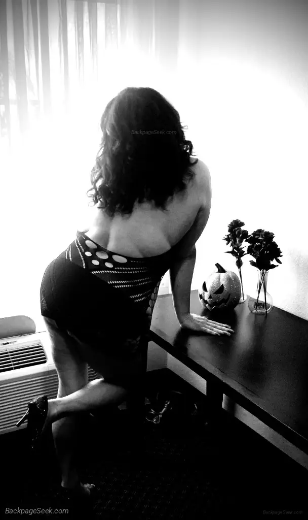 VioletFoxglove Sexy Mature Beautiful in Bakersfield – Women Seeking Men photo 2