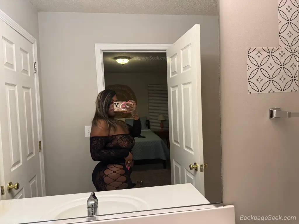 THICK EBONY SNACK OUTTA TOWN PUSSY in Birmingham – Women Seeking Men photo 3