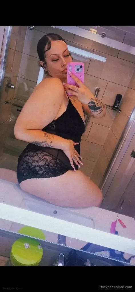 OUTCALL OR INCALL YOUR FAVORITE 6FT TALL SNOW BUNNY