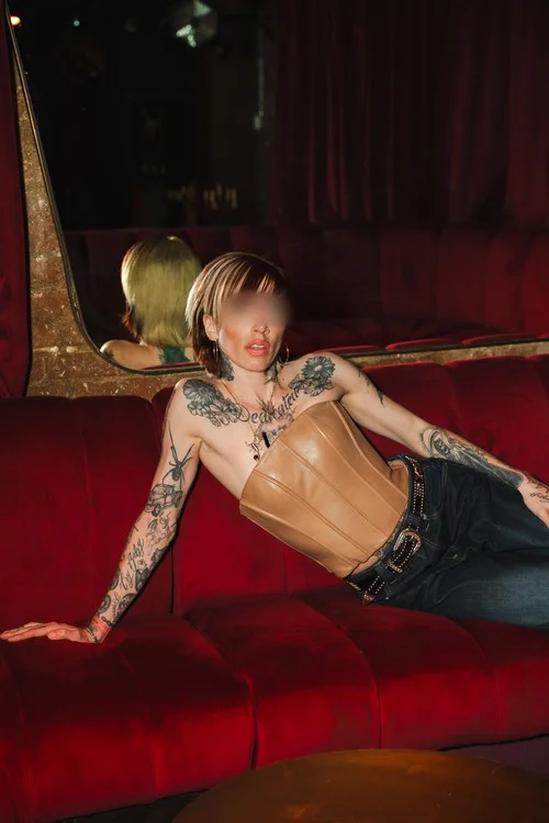 your chill and sexy alt gf