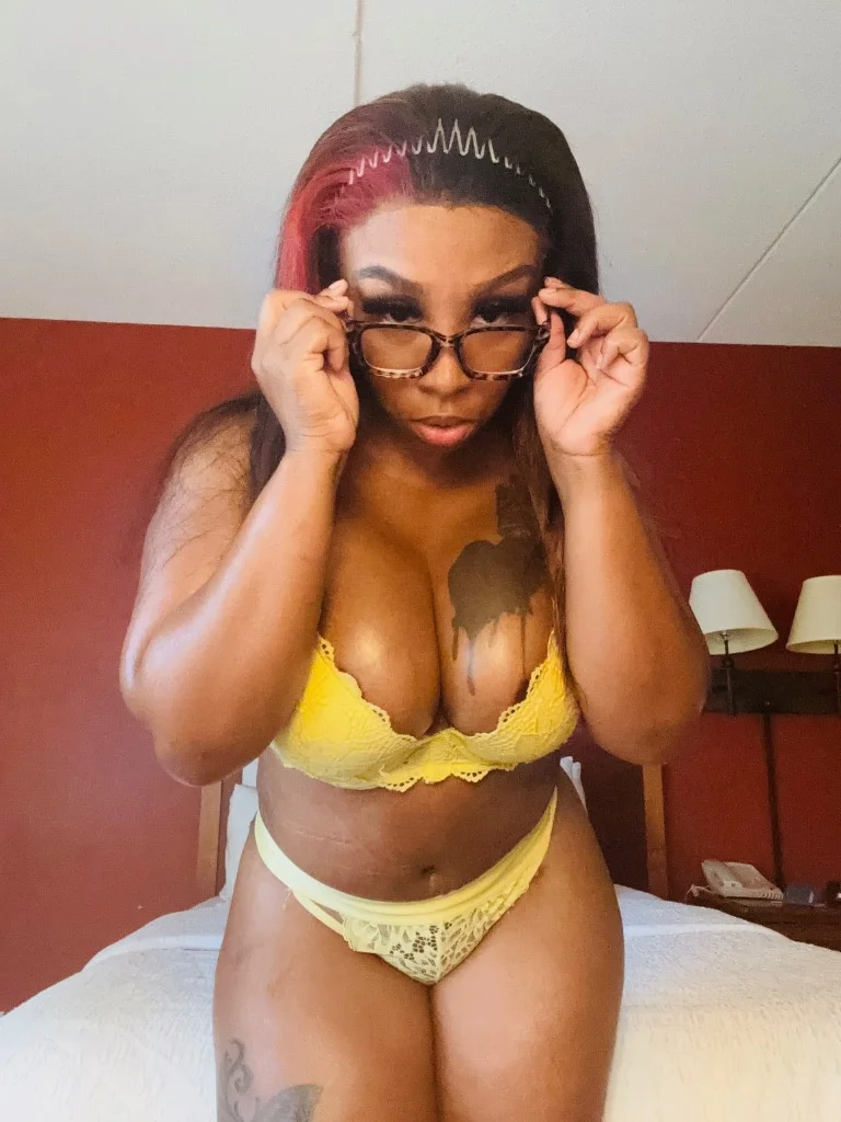 Slim petite thick freak OUts ONLy in Boston – Women Seeking Men photo 3
