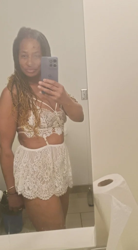 Hey guys in Boston – Women Seeking Men photo 5