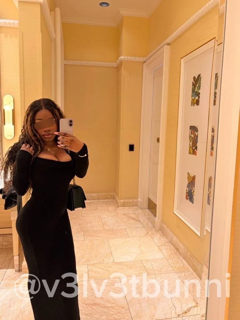 Slim and Curvy Ebony Goddess based in Boston in Boston – Women Seeking Men