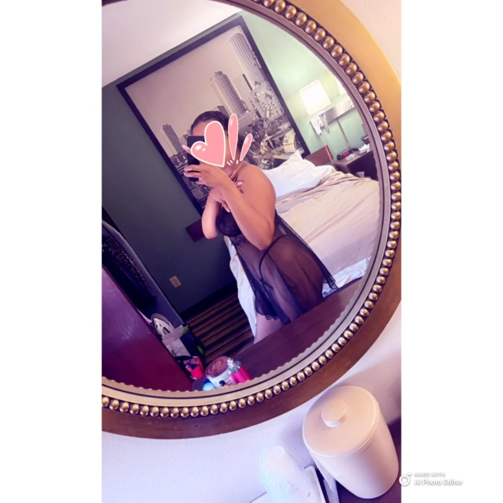 Yelli THE DREAM in Boston – Women Seeking Men