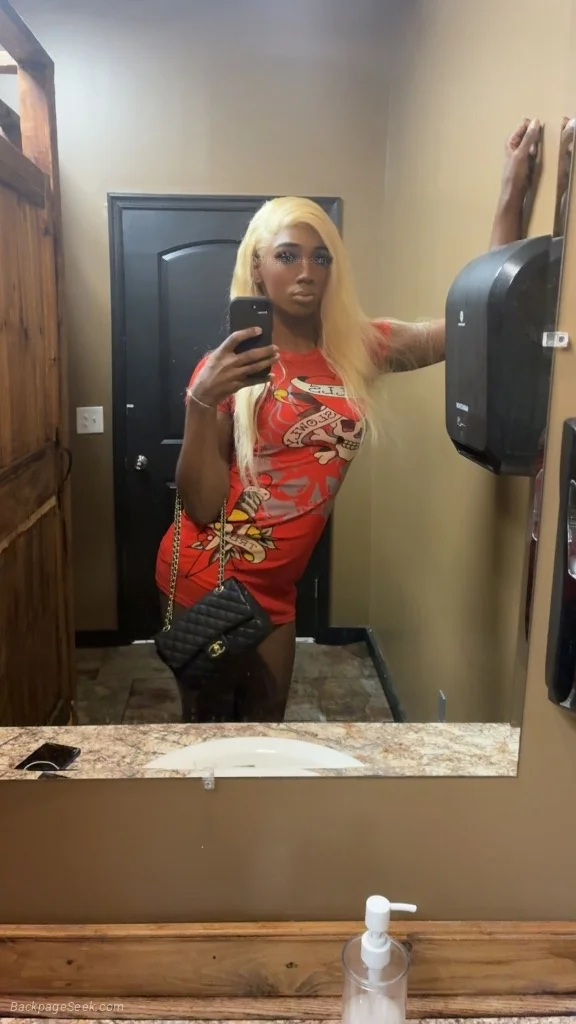 The princess is back cum let ne eat tht dick abd nut on face... in Boston – Women Seeking Men photo 2