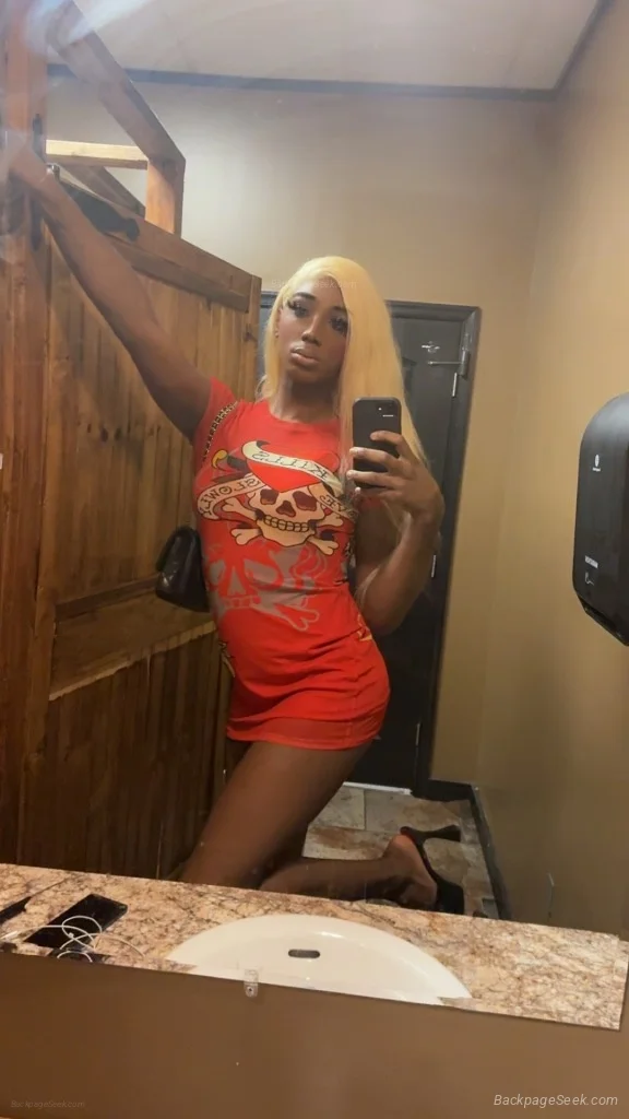 The princess is back cum let ne eat tht dick abd nut on face... in Boston – Women Seeking Men photo 3